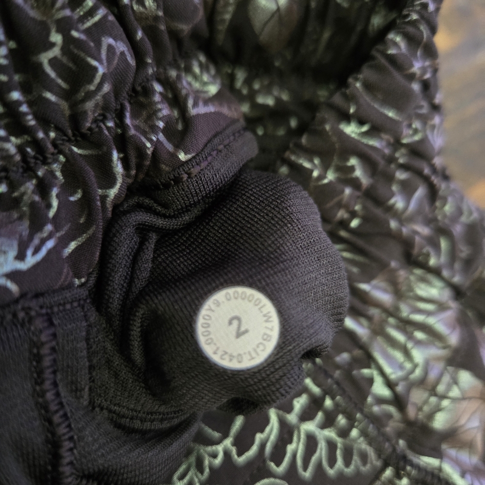 LULULEMON Hotty Hot Shorts | 2 - Picture 6 of 7